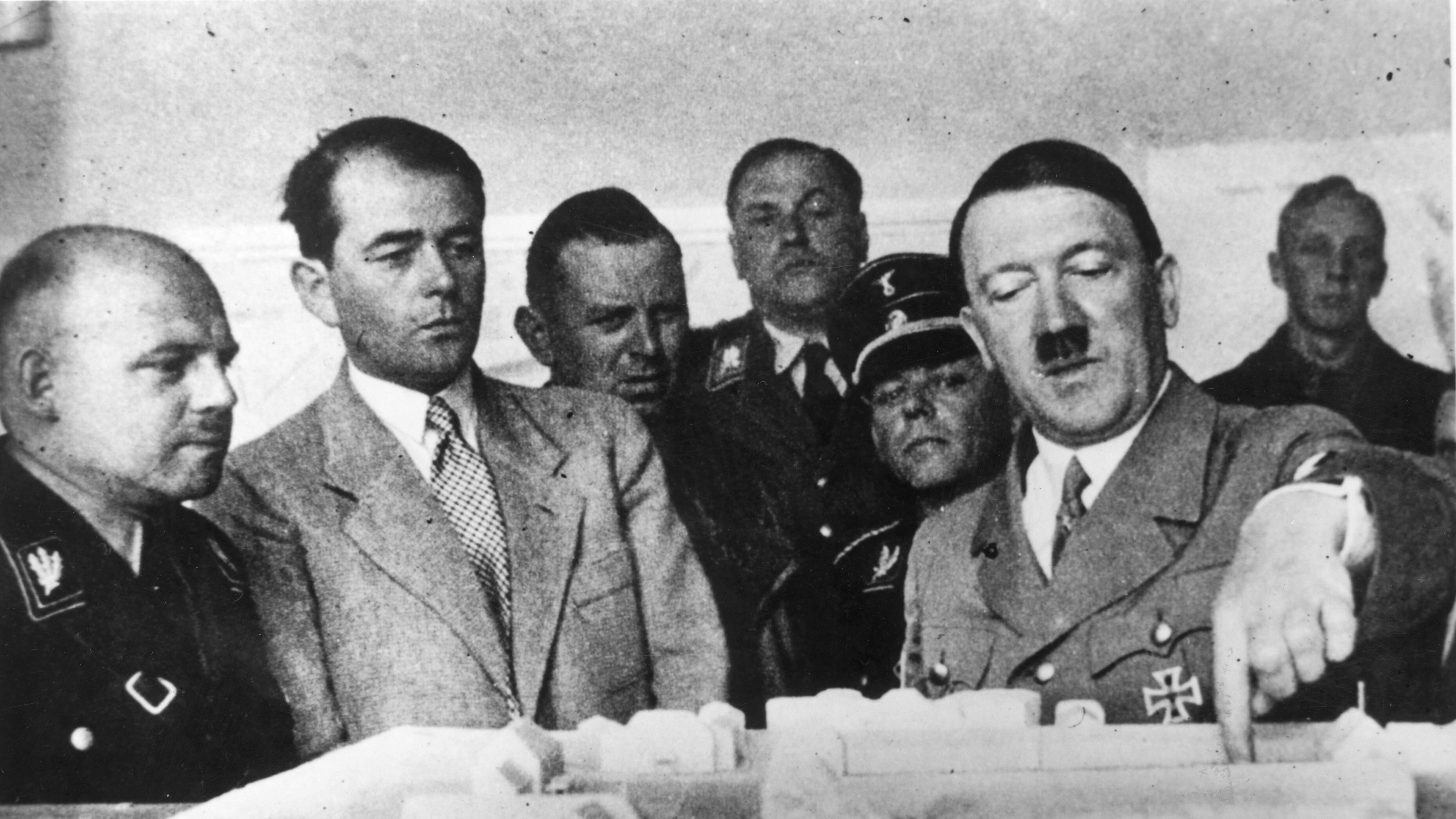 Quando Hitler spiegava il suo programma politico