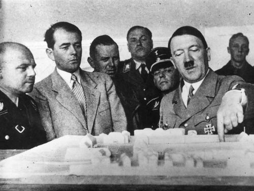 Quando Hitler spiegava il suo programma politico