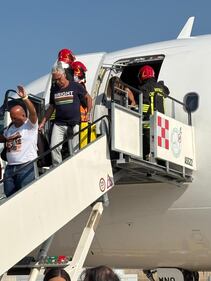 "Fumo nella stiva". Atterraggio di emergenza a Napoli 8