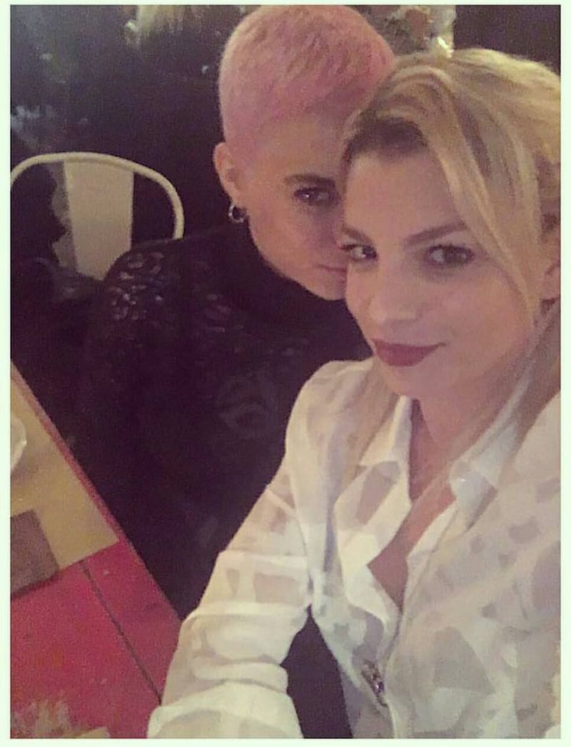 Belen Rodriguez ed Emma Marrone: sfida sexy 22