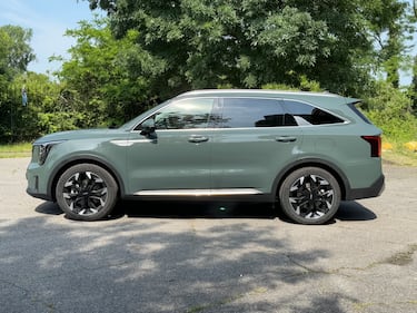 Kia Sorento 2024: guarda la gallery del rinnovato SUV da famiglia, anche Diesel 8