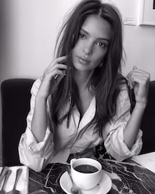 Emily Ratajkowski, topless su Instagram 3