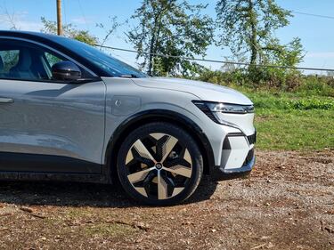 Renault Megane E-Tech Electric: guarda la gallery del crossover ibrido 6