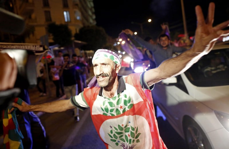 I curdi festeggiano il risultato elettorale 3