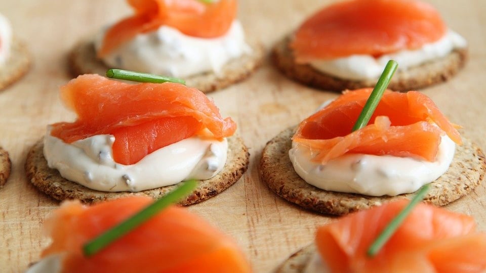 Perché il pesce fa bene a colazione