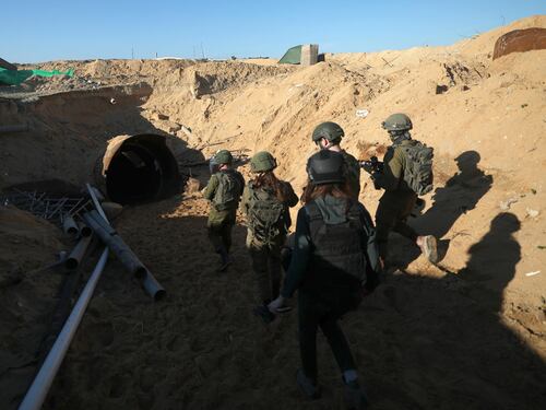 Israele, scoperto maxi-tunnel a Gaza. Pressioni dagli Usa: "Nuova fase, solo raid mirati"