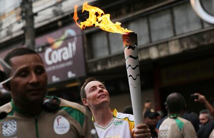 Rio, in attesa della torcia olimpica tra feste e proteste 7