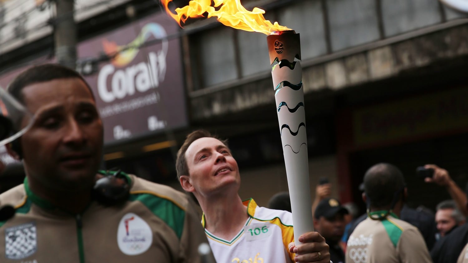 Rio, in attesa della torcia olimpica tra feste e proteste 7