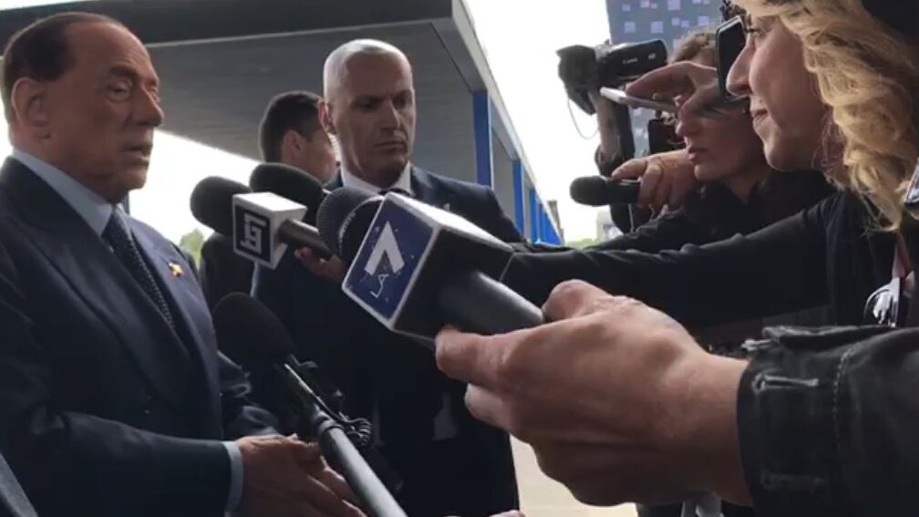 Berlusconi: "Felice per Macron. L'Ue ora deve cambiare"