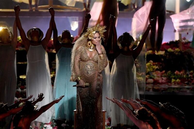 Beyoncé, le foto della sexy artista 7