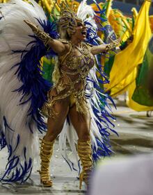 Brasile: la sfarzosa dei carri di Carnevale 7