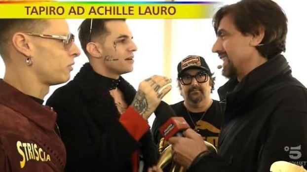 Sanremo, Staffelli consegna il tapiro ad Achille Lauro. Ma lui sbrocca: "Sei un ignorante"