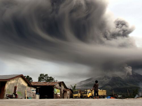 Spettacolare eruzione a Sumatra