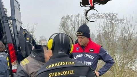 Mantova, paura sul bus degli studenti. 16enne spara in bocca a un coetaneo