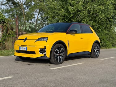 Renault 5 E-Tech: guarda la gallery della nuova elettrica dal design iconico 2