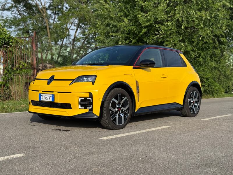 Renault 5 E-Tech: guarda la gallery della nuova elettrica dal design iconico 2