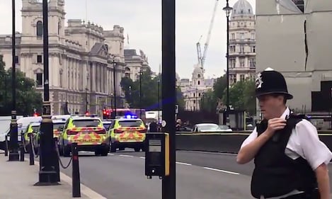 Londra, auto contro il parlamento 7