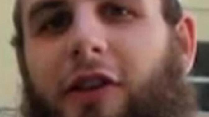 "Ragazzi, non andate in guerra come mio figlio"