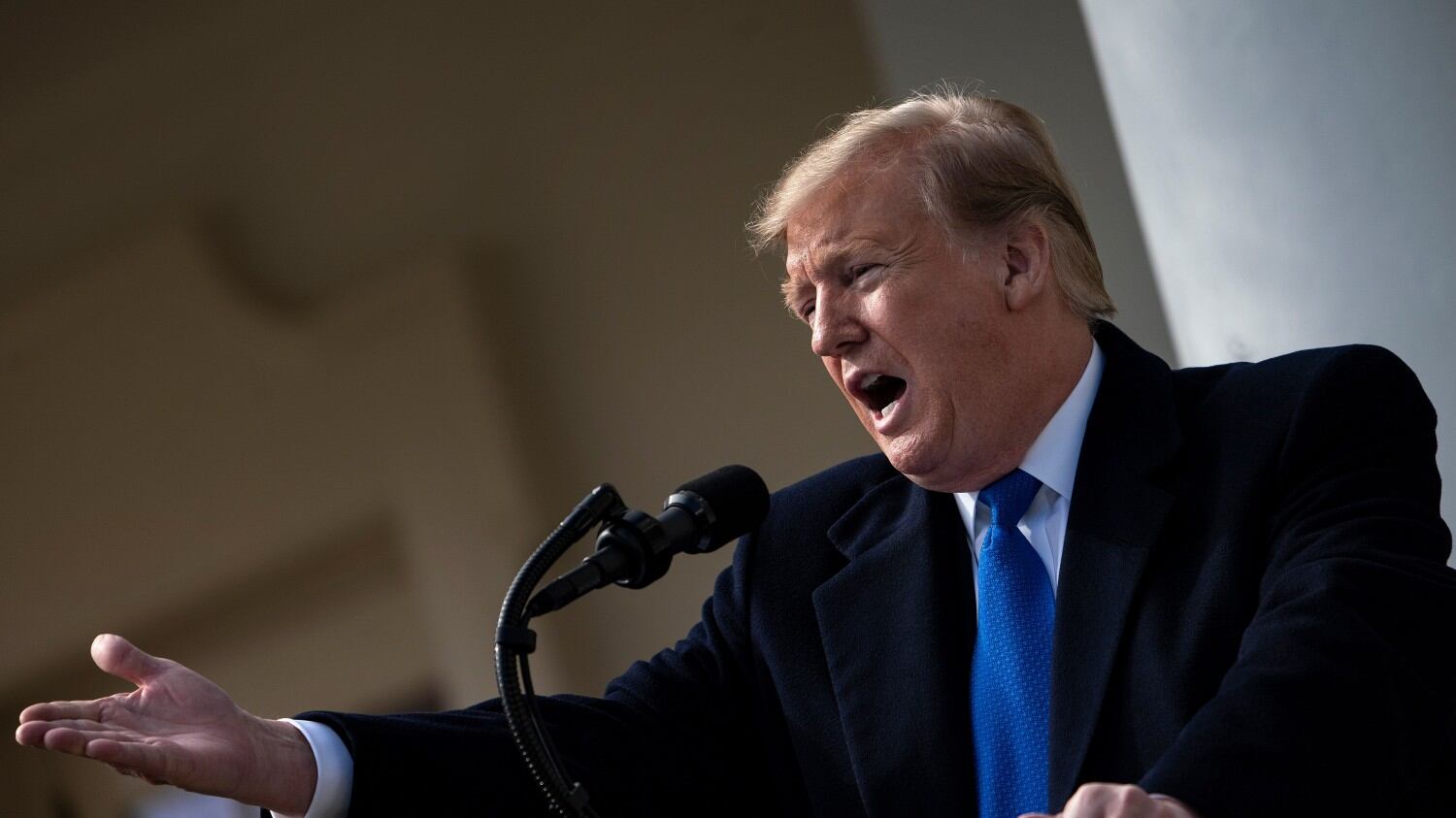 Usa, un duro colpo per Trump: la Camera boccia il piano per il muro