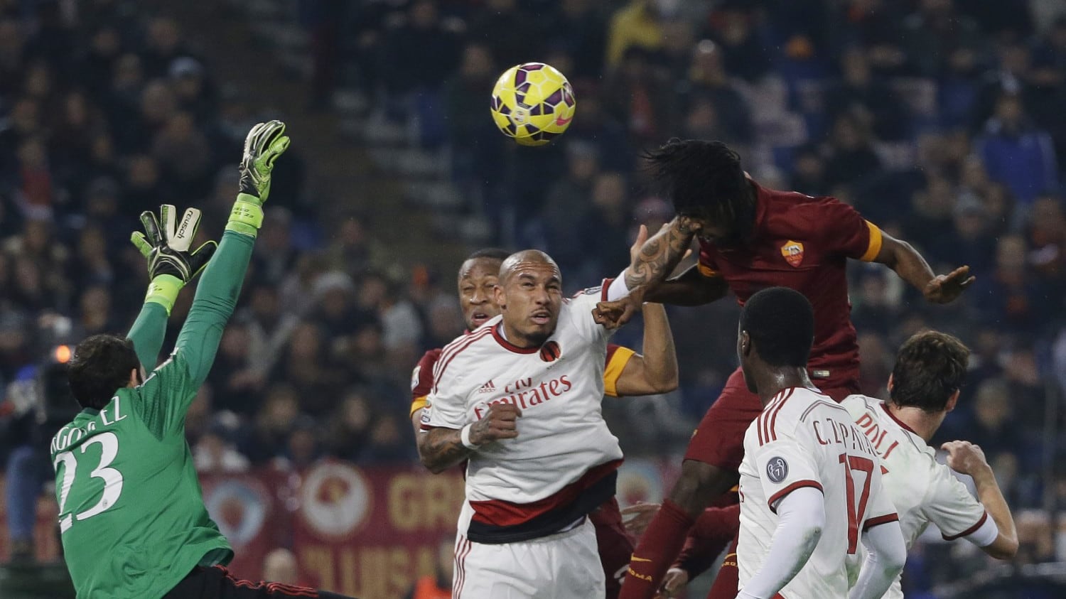 Milan come la Roma anche giocando in 10