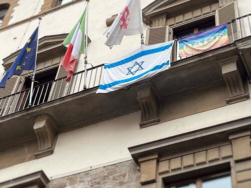 Rimuovere da Palazzo Vecchio la bandiera di Israele: l'ennesimo sgarbo della sinistra