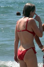 Stefania Giannini paparazzata a Forte dei Marmi 10