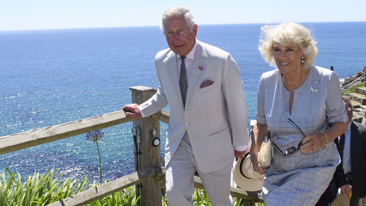 Camilla racconta la relazione segreta con il principe Carlo: "Mi sentivo imprigionata"