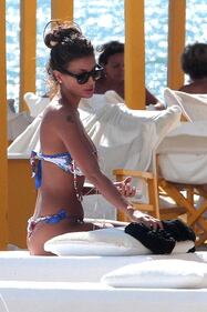 Cristina Buccino, sexy al mare 1