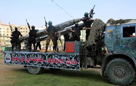 Hamas "diploma" le reclute del campo estivo 18