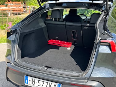 Tesla Model Y Standard: guarda tutte le foto 6