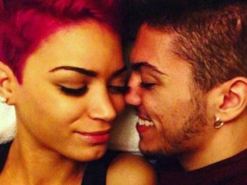 Amici, Elodie dimentica Lele. Pizzicata in discoteca mentre bacia un altro ragazzo