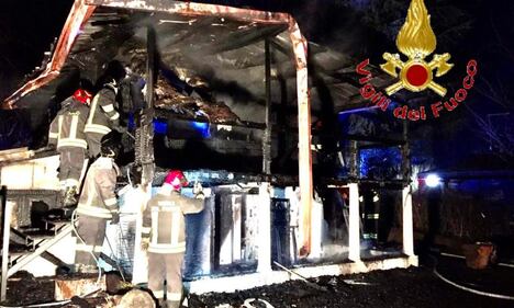Ubriaco dà fuoco allo chalet della ex moglie 1