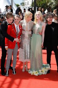 Nicole Kidman ed Elle Fanning sul red carpet di Cannes 16