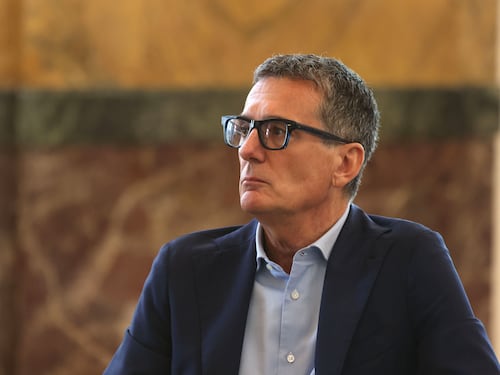 Delfin, parte il trasloco delle quote e Milleri dà le azioni. Essilux in pegno