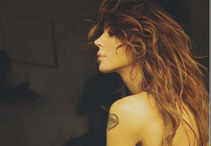 Nina Moric, topless su Facebook 1