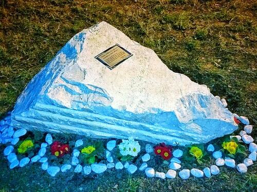 Foibe, sindaco Pd rimuove monumento. L'attacco di Forza Nuova: "È come l'Isis"