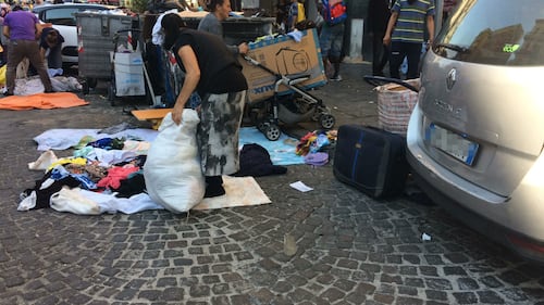 Napoli, tornano i mercatini della "monnezza" 1