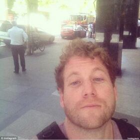 Sydney, i passanti si fanno i selfie davanti alla cioccolateria 3