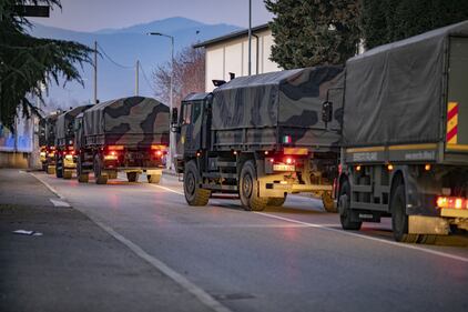 Per spostare le salme dal cimitero di Bergamo arriva l'esercito 3