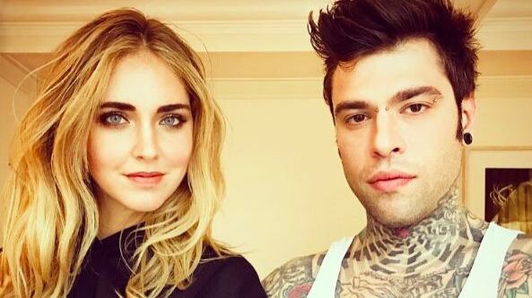 Ferragni a Fedez: "Portami in braccio" ma il rapper rimane in mutande