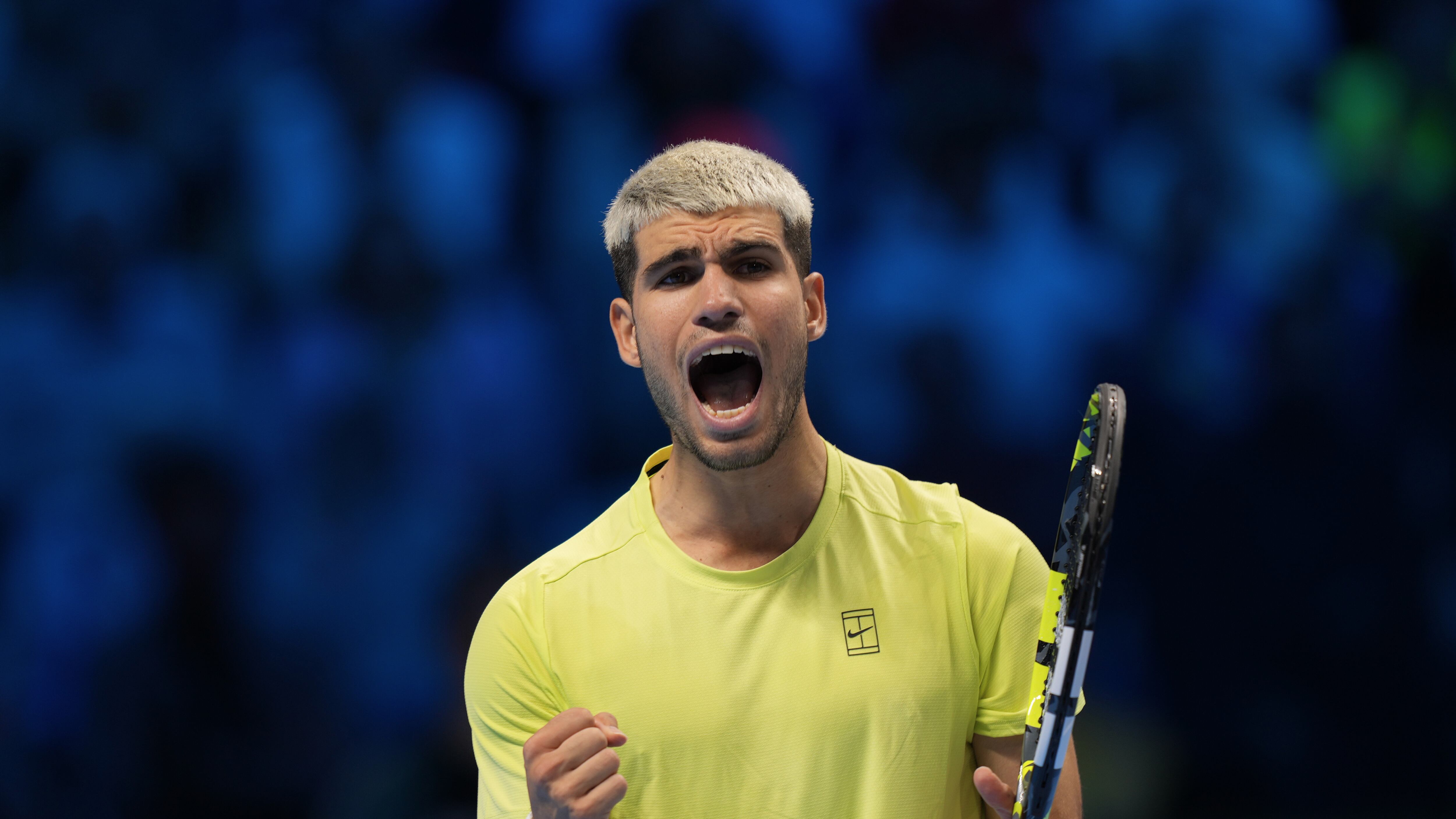 Atp Finals, la rimonta di Alcaraz: Fritz sconfitto in tre set, lo spagnolo vede semifinale e 1° posto