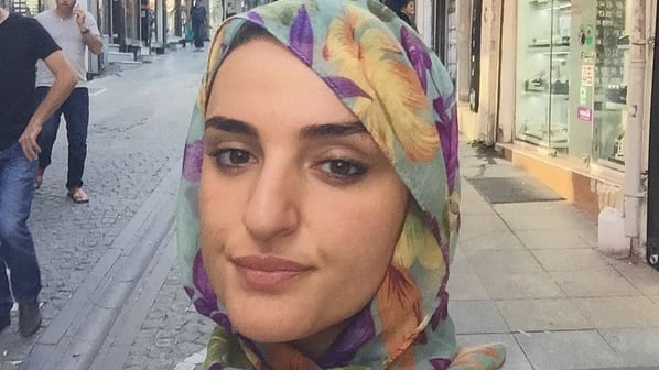 Arisa in vacanza a Istanbul: su Instagram la foto col velo