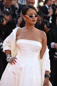 Rihanna, tatuaggi e smeraldi sul red carpet di Cannes 17