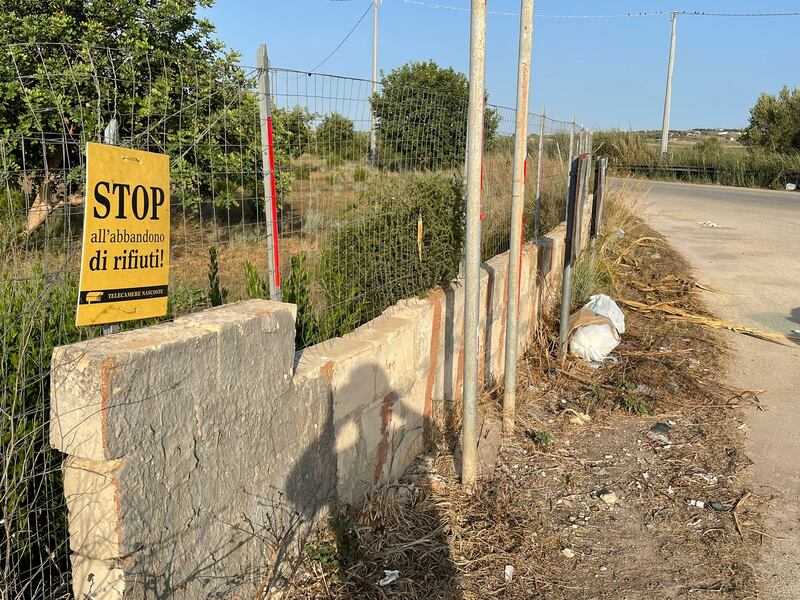 L'inferno di discariche abusive che feriscono la Sicilia 23
