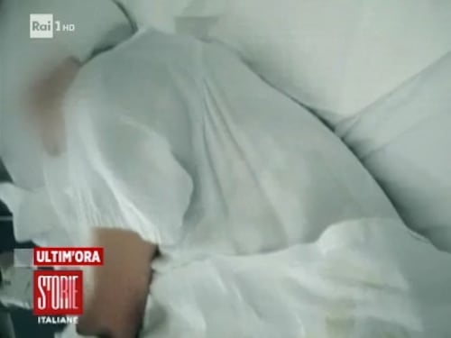 Legata e sporca di urina in ospedale, ora spunta un video
