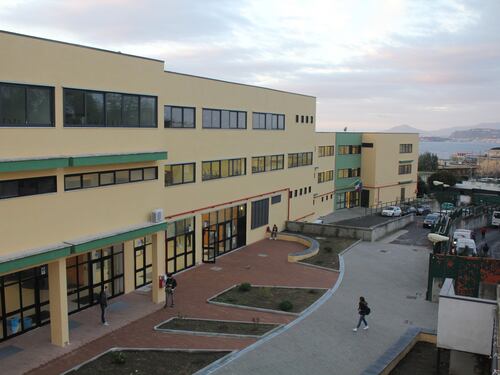 Quarto atto vandalico in due mesi: chiude la scuola di Pozzuoli