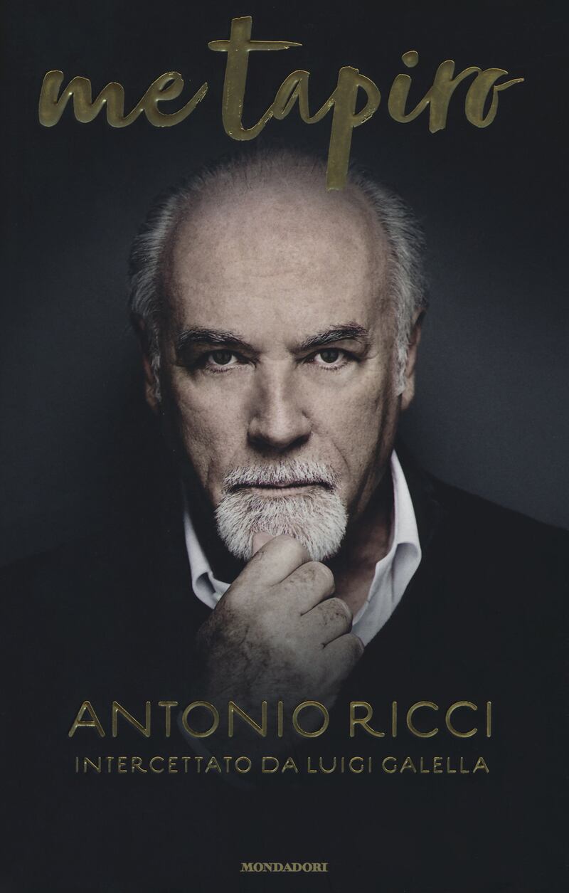 "Baglioni a fuoco". Un tapiro al papà di Striscia