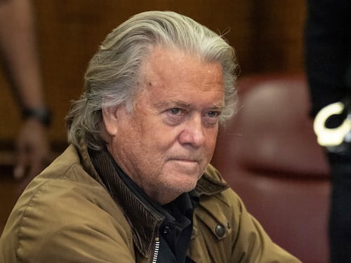 Quei messaggi di Bannon, guru decaduto di Trump alla premier e all'Europa