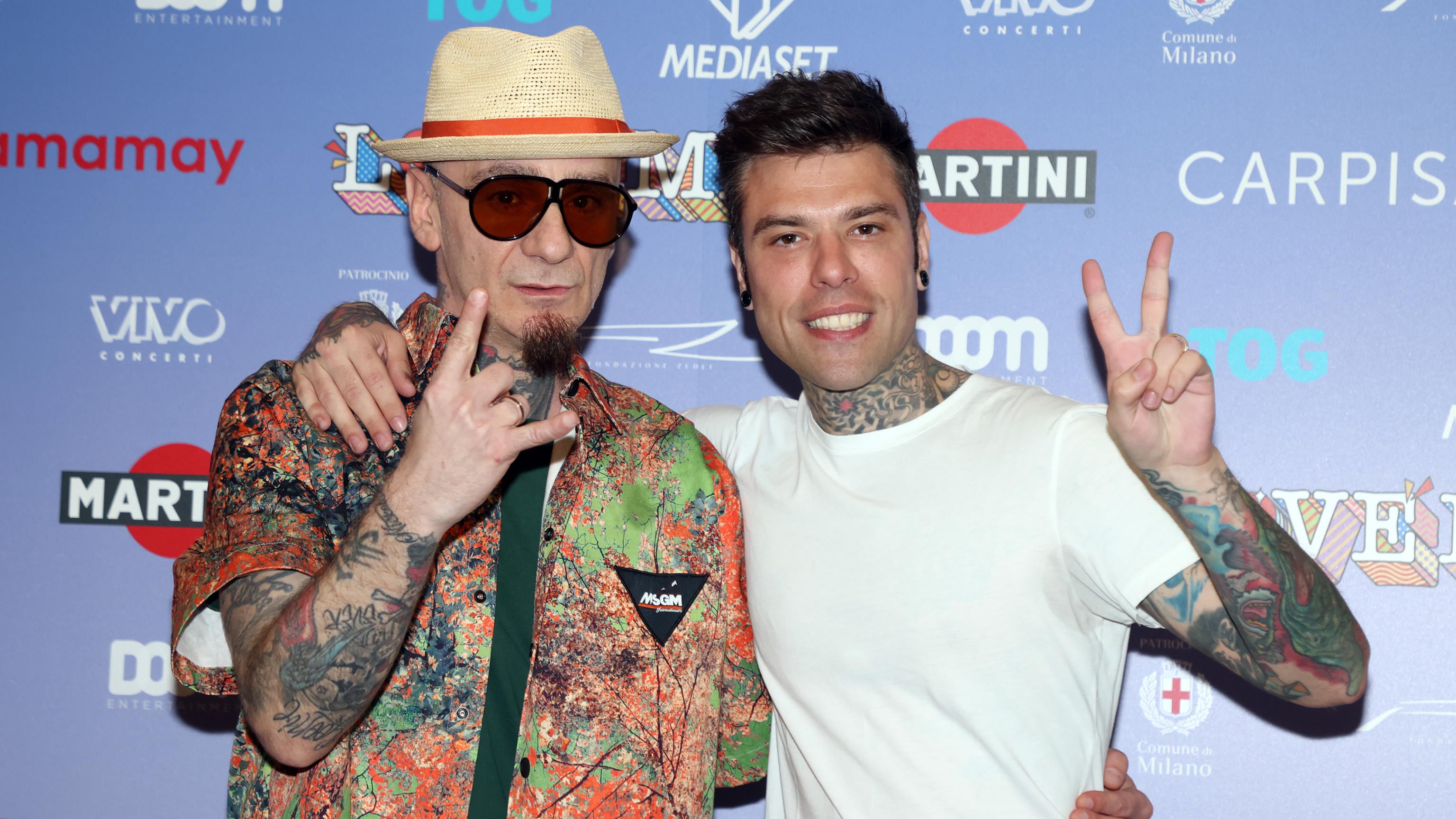 Svelato il progetto benefico di Fedez e J-Ax. Il rapper: "Per la mia salute non potrei farlo ma..."
