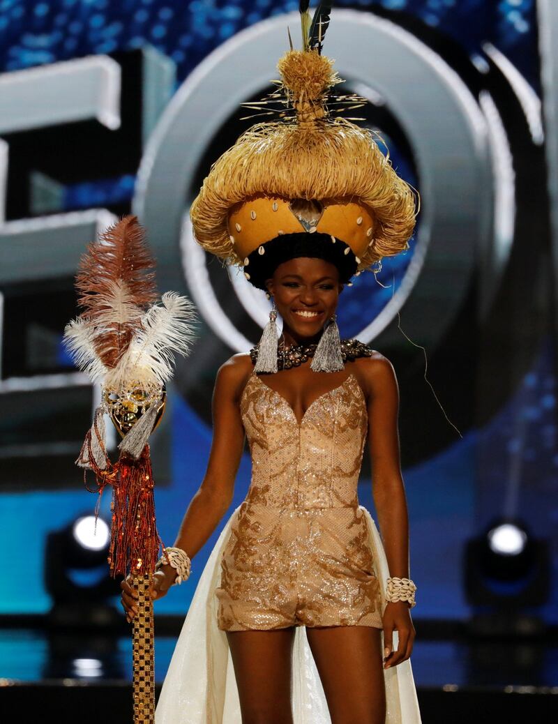Miss Universo, lo spettacolo dei costumi più belli 14